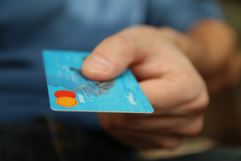 Frais bancaires : les réduire efficacement