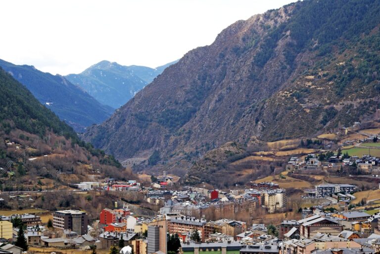 Investir dans une holding en Andorre