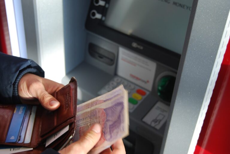 Interdit bancaire : comment l’éviter avec une bonne gestion