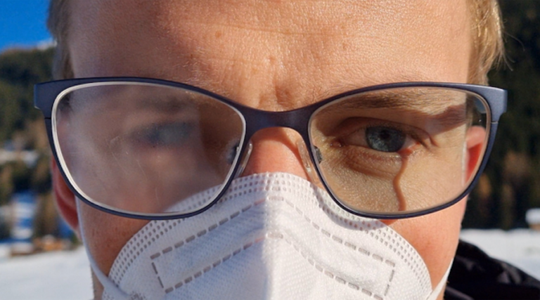 Glasses with antifogging nanocoating