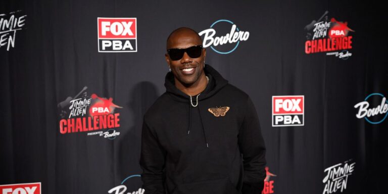 La star du football Terrell Owens a déclaré qu'il s'agissait de certains des achats "les plus idiots" que nous puissions faire.  Les pros disent qu'éviter ce genre de pièges à dépenses pourrait vous faire économiser beaucoup d'argent.