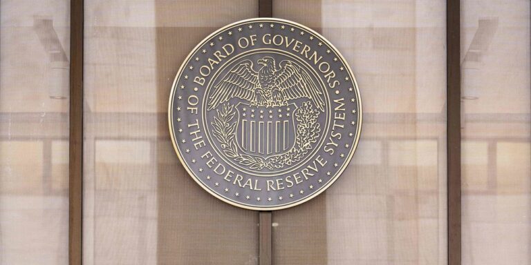 Après que la Fed ait laissé entendre qu'elle suspendrait les hausses de taux, 4 choses à faire avec votre argent maintenant.