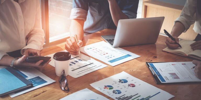 Payez-vous 1 % à votre conseiller financier ?  Ce déménagement peut vous faire économiser des milliers