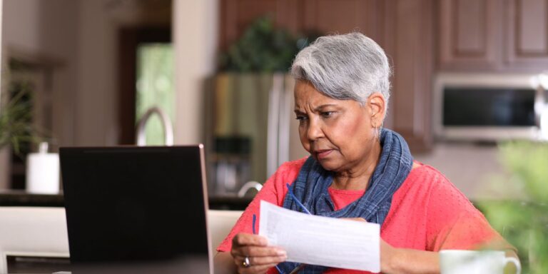 J'ai pris ma retraite à 62 ans avec un IRA et la sécurité sociale.  Dois-je faire appel à un pro pour m'aider ?