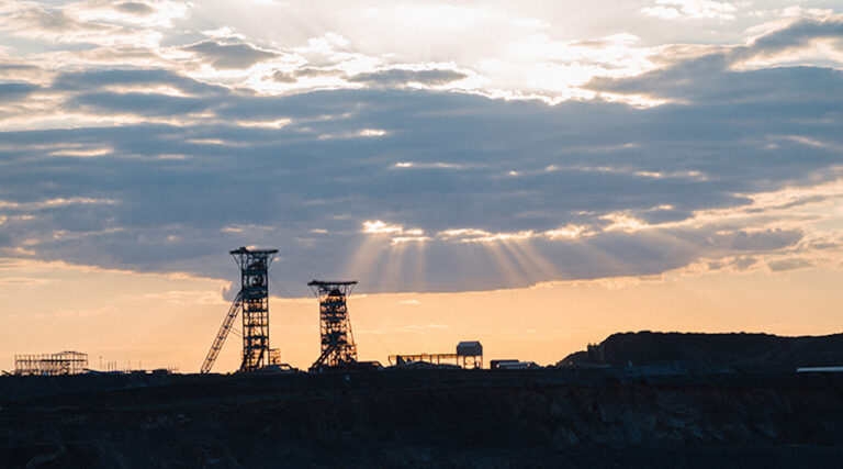 De Beers trusts talks will avoid strike at Venetia mine