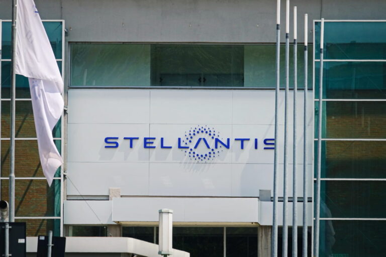 Stellantis va entrer en JV avec Orano pour recycler les batteries des voitures électriques