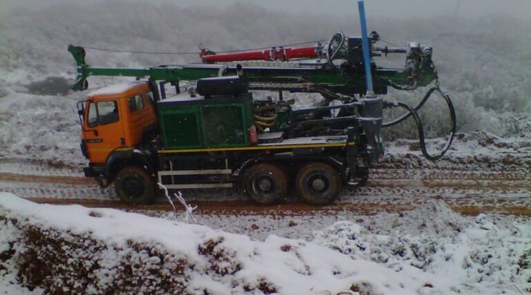Work at the Penouta mine in the winter
