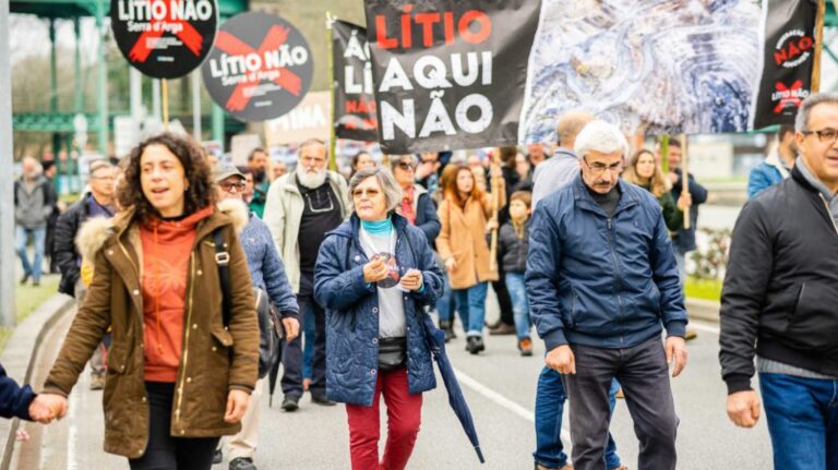 Des militants portugais demandent la suspension des projets de lithium après le départ du Premier ministre