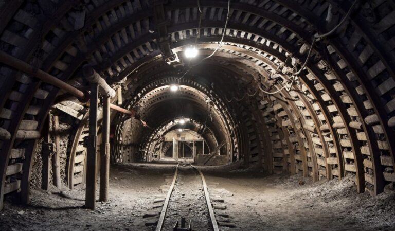 Les mines de charbon ukrainiennes se tournent vers les femmes pour résoudre le manque de personnel en temps de guerre