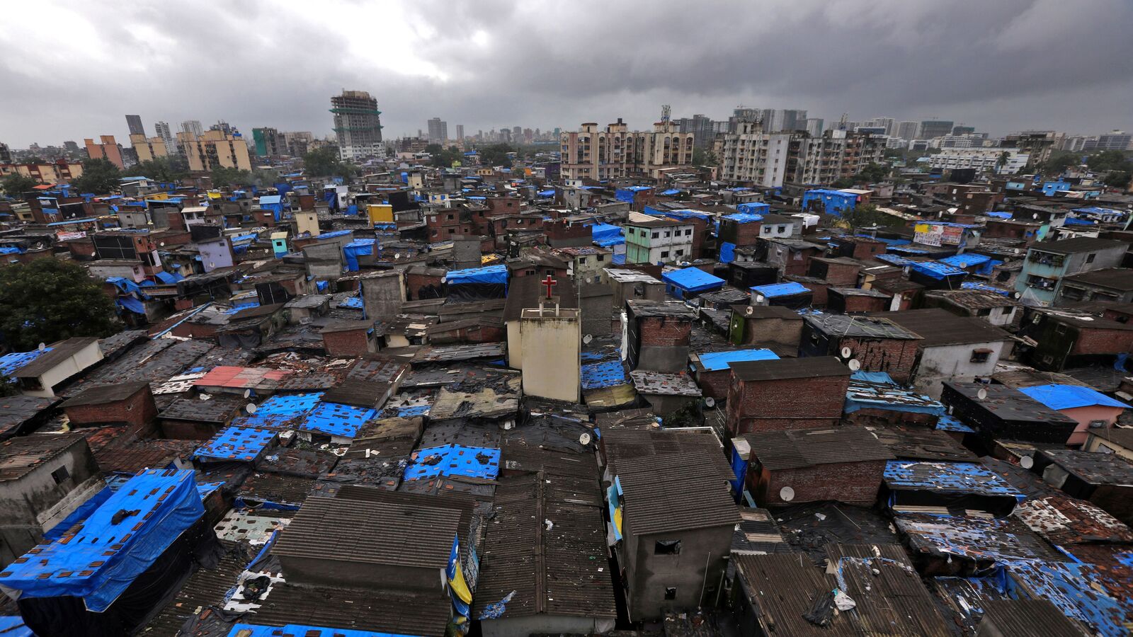 Projet de réaménagement de Dharavi : les ajustements des règles TDR du gouvernement du Maharashtra pourraient avantager le groupe Adani : rapport