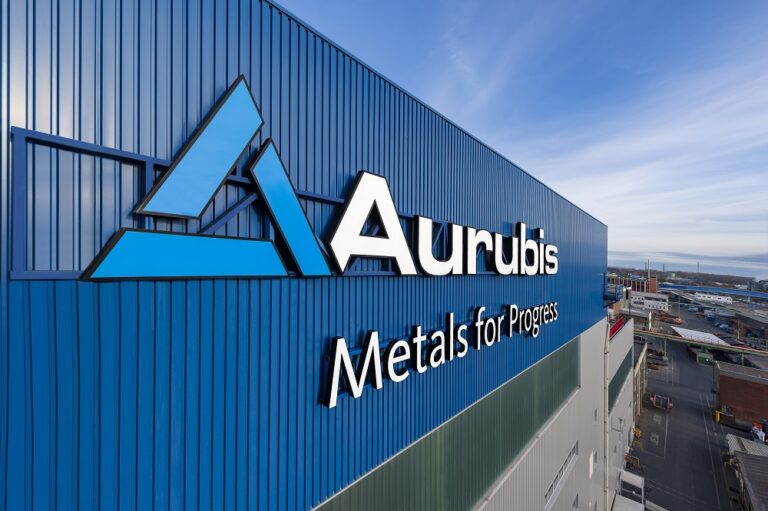 Cinq personnes accusées d'un vol de métaux d'une valeur de 11 millions d'euros à Aurubis