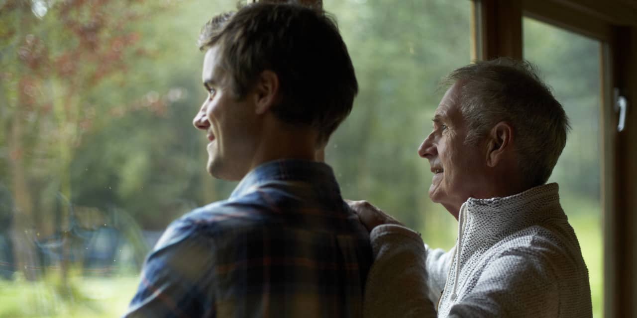 J'ai 71 ans et ma nouvelle femme ne connaît pas bien mon fils.  Je veux qu'il reçoive un héritage.