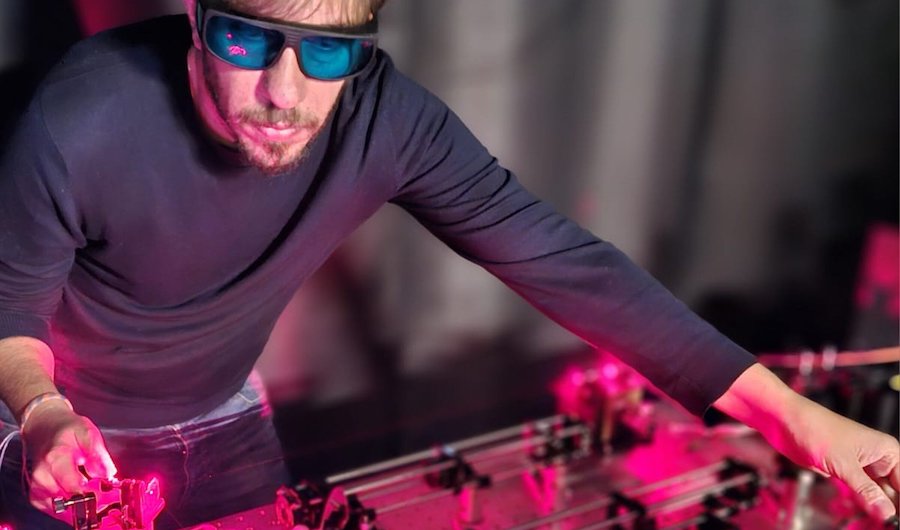 Emiliano Cortés is working on material solutions to capture and use solar energy more efficiently.