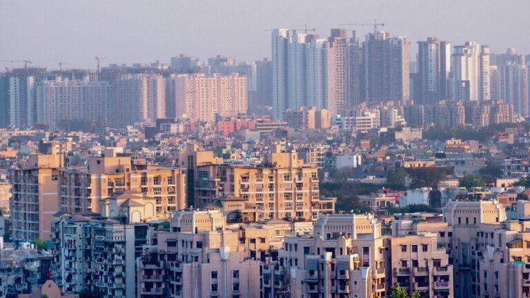 UP approuve les recommandations du comité Amitabh Kant pour les projets retardés.  Top 5 des choses que les acheteurs devraient savoir