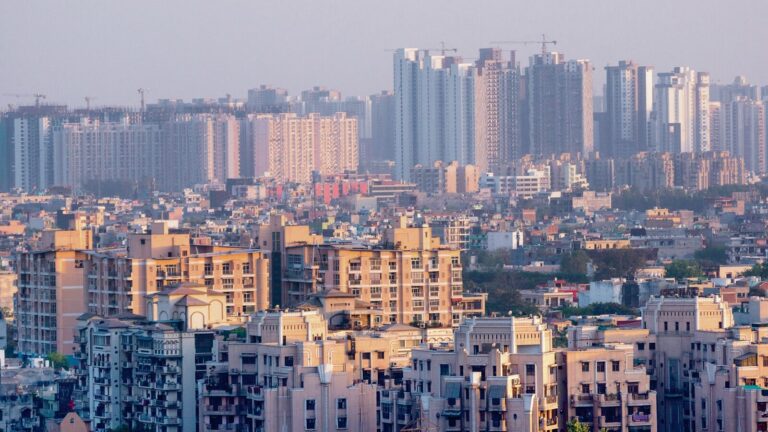 Avoir ses propres quatre murs devient plus facile à mesure que l'abordabilité de la maison s'améliore, Mumbai reste trop coûteuse