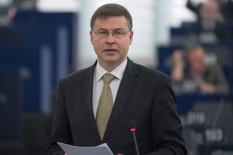 Le chef du commerce de l'UE poursuivra les négociations américaines sur les minéraux pour batteries malgré les divergences