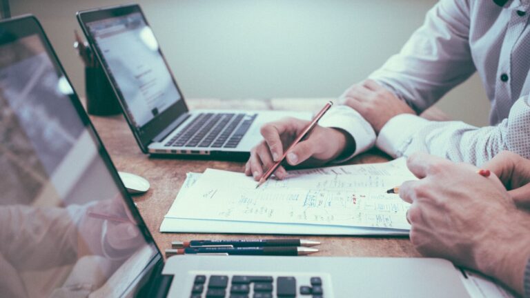 Nifty Realty vs Nifty Energy : sur quel indice faut-il parier avant le budget 2024 ?