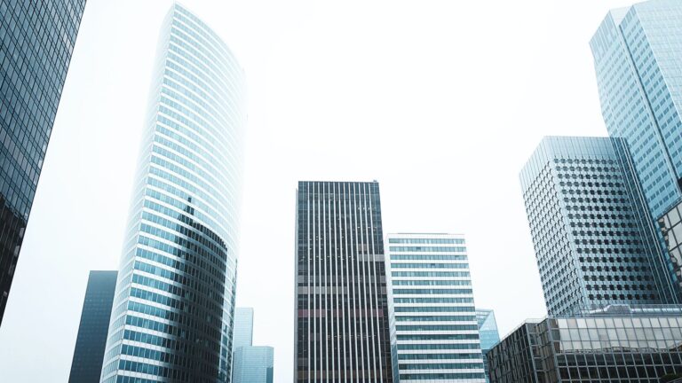 Pourquoi diversifier votre portefeuille avec de l’immobilier commercial est-il une décision judicieuse ?