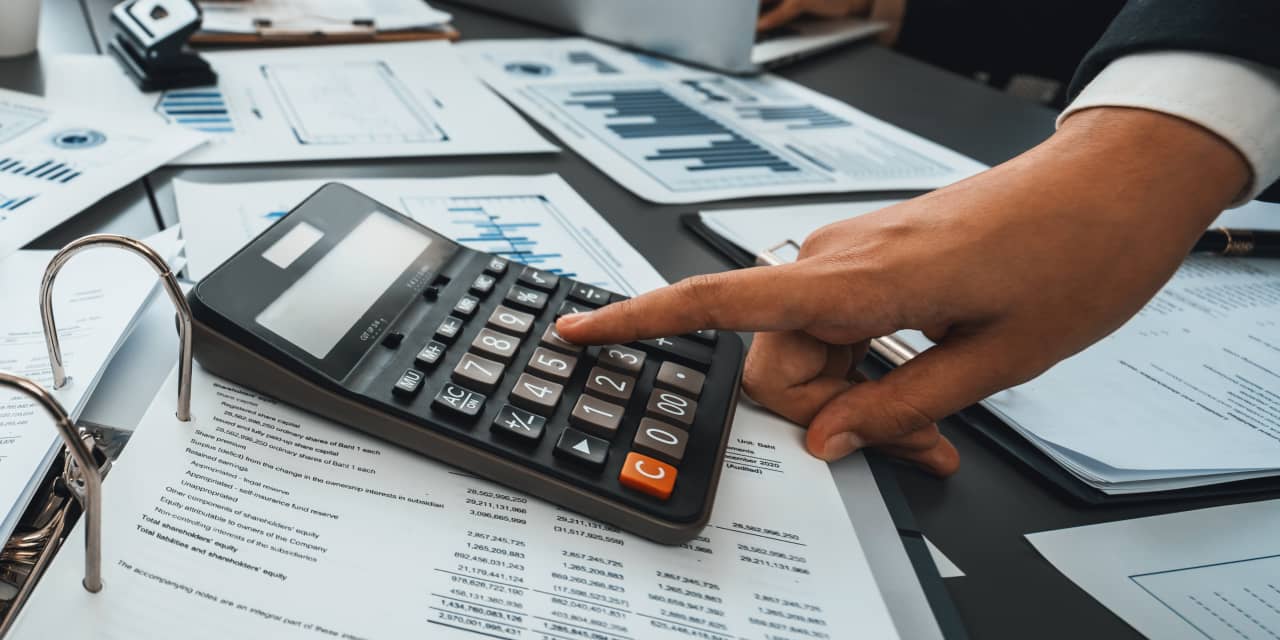 J'ai 1,7 million de dollars et, rien qu'en janvier, j'ai payé 1 300 $ à mon conseiller financier.  Ce qui donne?