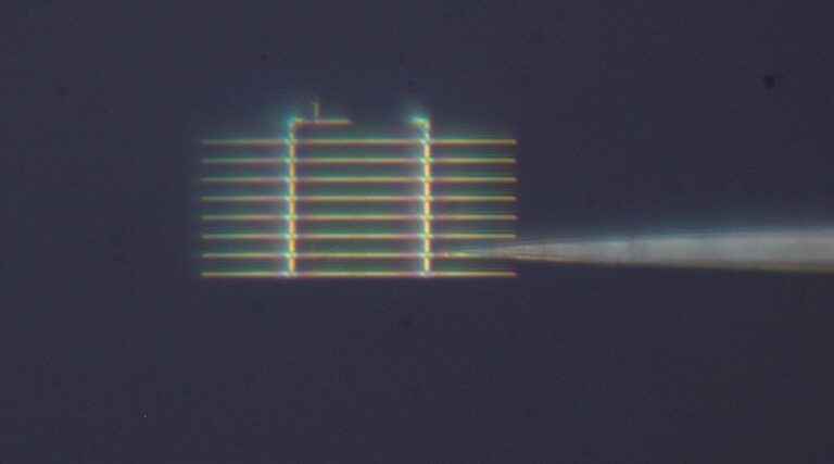 Microscope photograph of a device that could jumpstart work toward the quantum internet