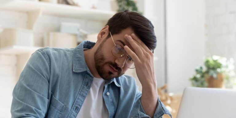 "Ces soi-disant pros étaient des farceurs."  Je voulais un portefeuille conservateur, mais mon conseiller financier a choisi des actions individuelles et j'ai perdu 53 000 $.  Quel est mon geste maintenant ?