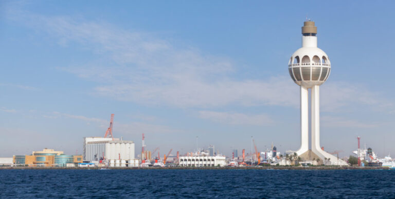 LME envisage d'inscrire le port saoudien comme point de livraison de cuivre et de zinc