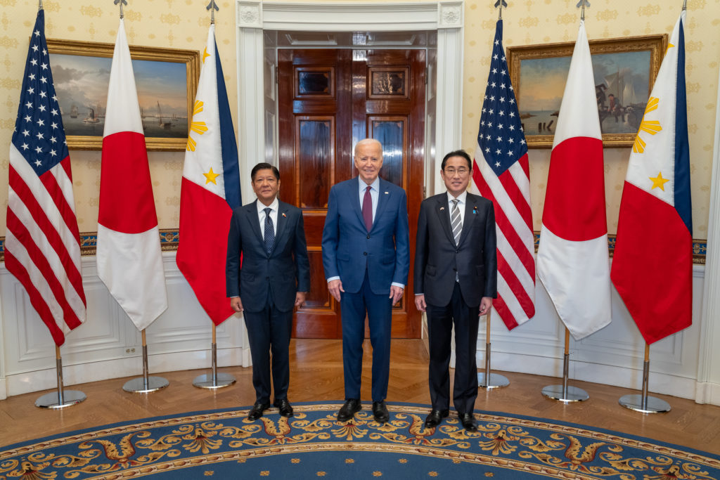 Les États-Unis prévoient des contrats de puces et de nickel aux Philippines alors que les liens en matière de défense se développent