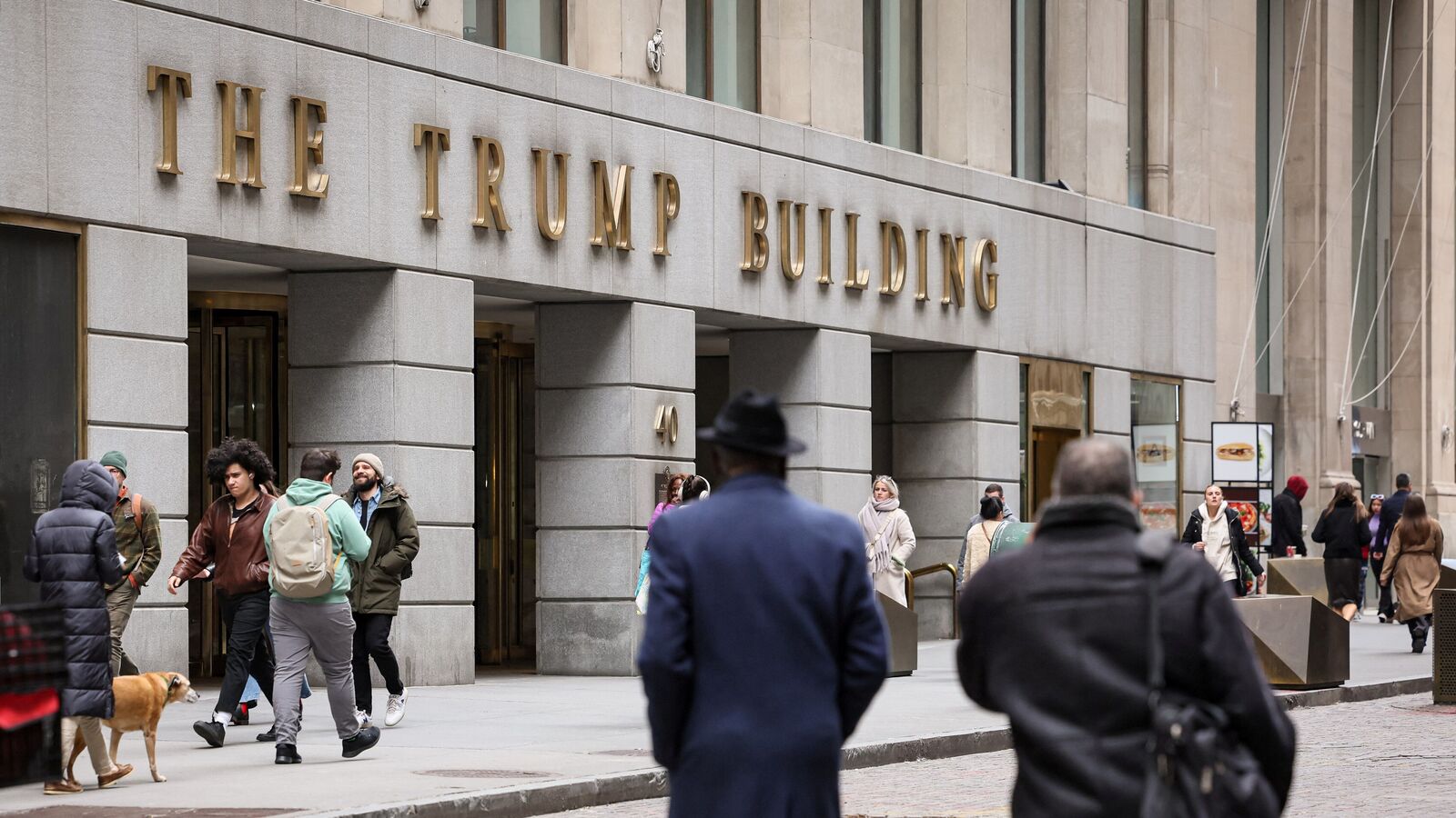 L'effondrement du marché des bureaux touche le précieux immeuble de Trump à Wall Street