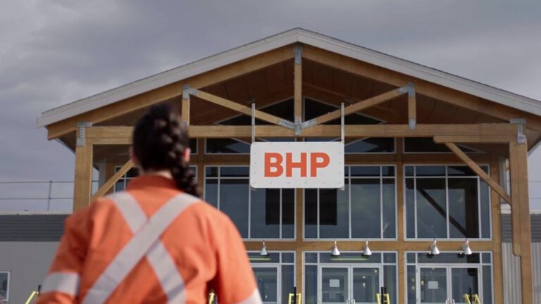 Les actionnaires de BHP voient de la place pour une nouvelle offre d'achat d'Anglo adoucie