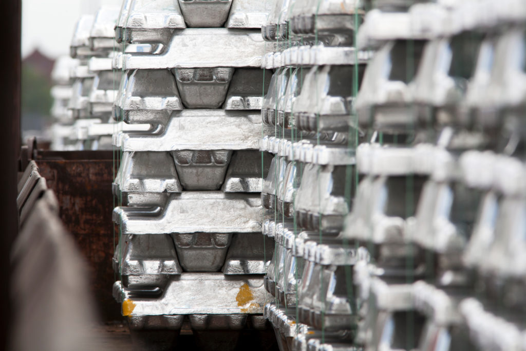 Trafigura affirme que le rallye de l'aluminium est « terminé » alors que l'offre revient
