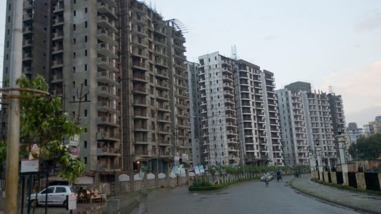 Les actions immobilières terminent une période gagnante de 9 jours grâce à la réservation de bénéfices ;  Nifty Realty chute de 3%