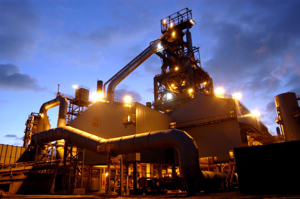 La Grande-Bretagne donne la priorité à l'emploi dans les négociations avec Tata Steel, selon le ministre