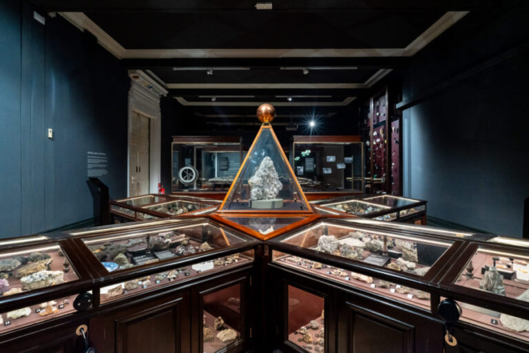 Le Royal Cornwall Museum dévoile une nouvelle galerie de minéraux avec 12 000 échantillons
