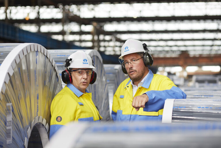 Les travailleurs de Tata Steel au Royaume-Uni suspendent leur grève en faveur des négociations