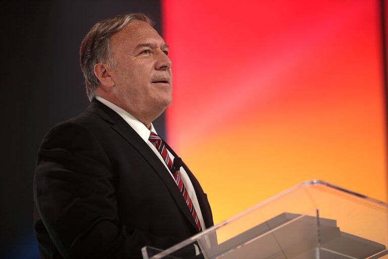 Nippon Steel engage Mike Pompeo pour le conseiller sur l'accord avec US Steel