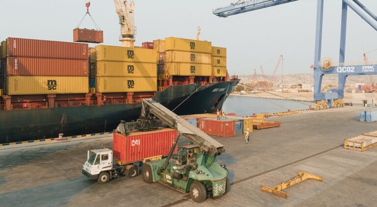 Début des exportations de cuivre de la RDC vers les États-Unis via le chemin de fer atlantique de Lobito