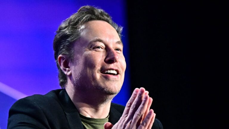 Elon Musk lui a prêté de l'argent pour acheter la maison de son enfance. Aujourd'hui, le milliardaire est en train de la saisir.