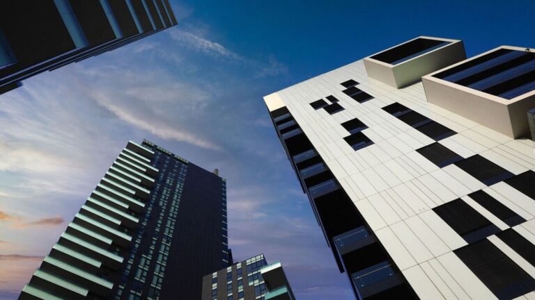 Nifty Realty chute de 5% pour atteindre son plus bas niveau en 2 mois ; les actions, dont Godrej Properties et Sunteck, chutent jusqu'à 6%