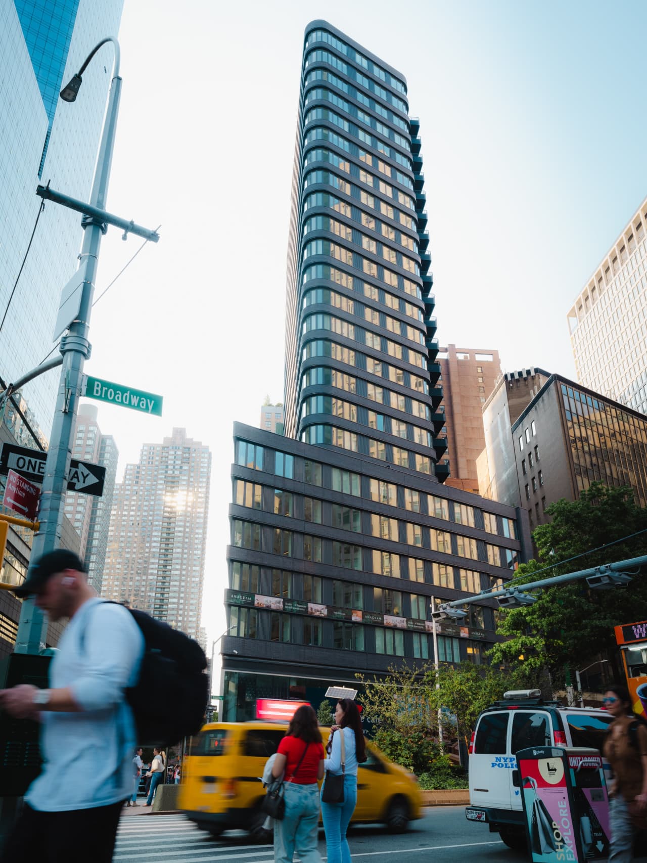 L'immeuble d'appartements de luxe Anagram dans le quartier de Columbus Circle à New York.