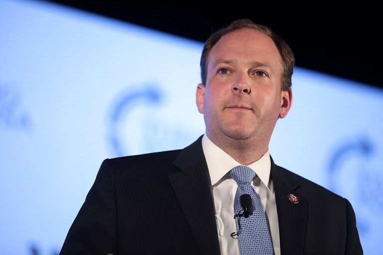 Trump choisit l'ancien membre du Congrès Lee Zeldin pour diriger l'EPA