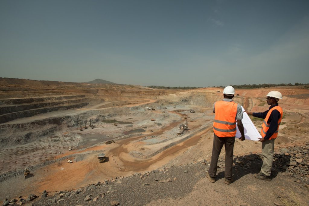 Dealmaker poursuit Randgold jusqu'à 18 millions de dollars pour les travaux de fusion de Barrick
