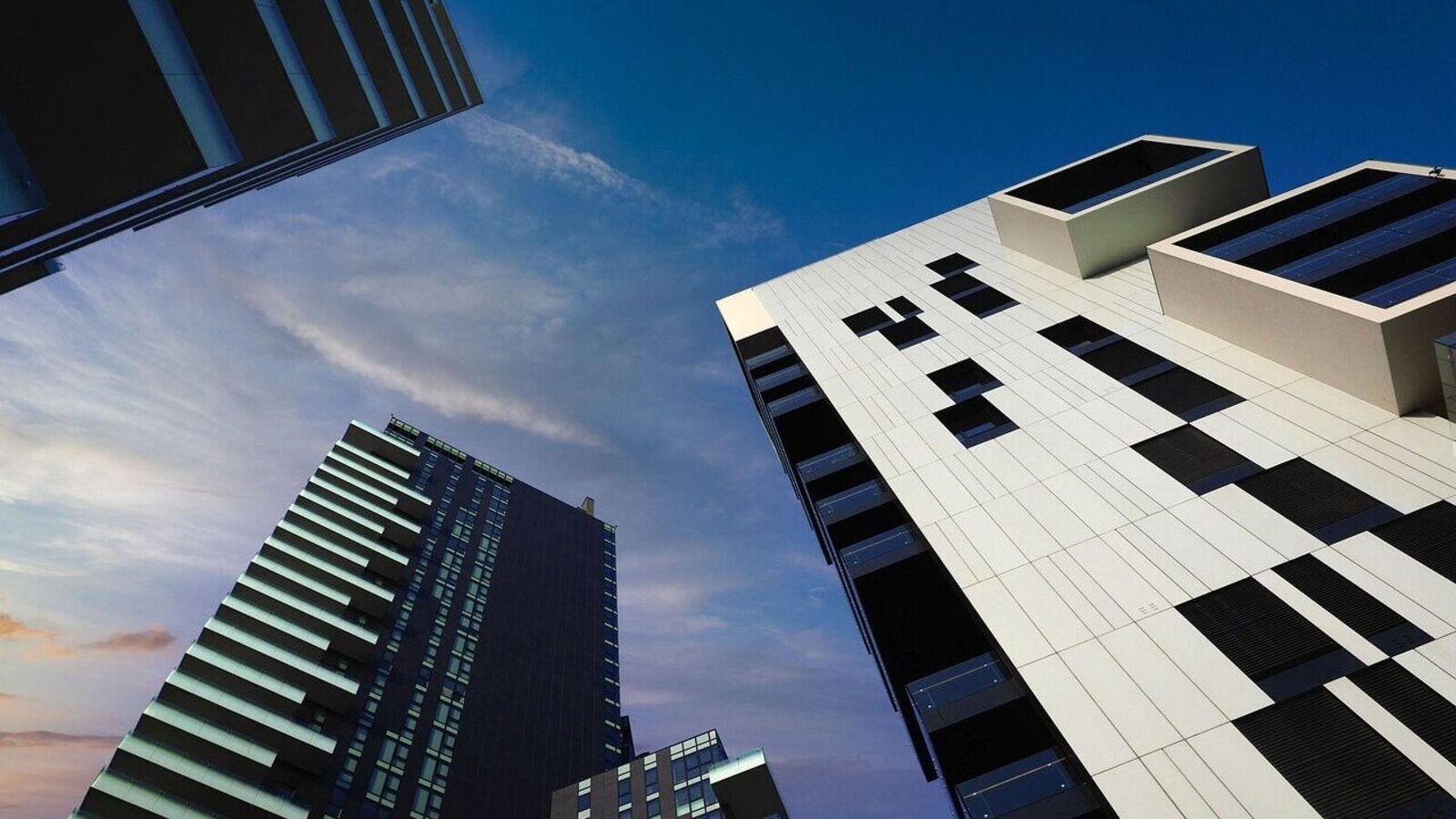 Nifty Realty plonge de 6,5 %, soit la plus forte baisse sur une journée en 7 mois, en baisse de 21 % par rapport au récent sommet.