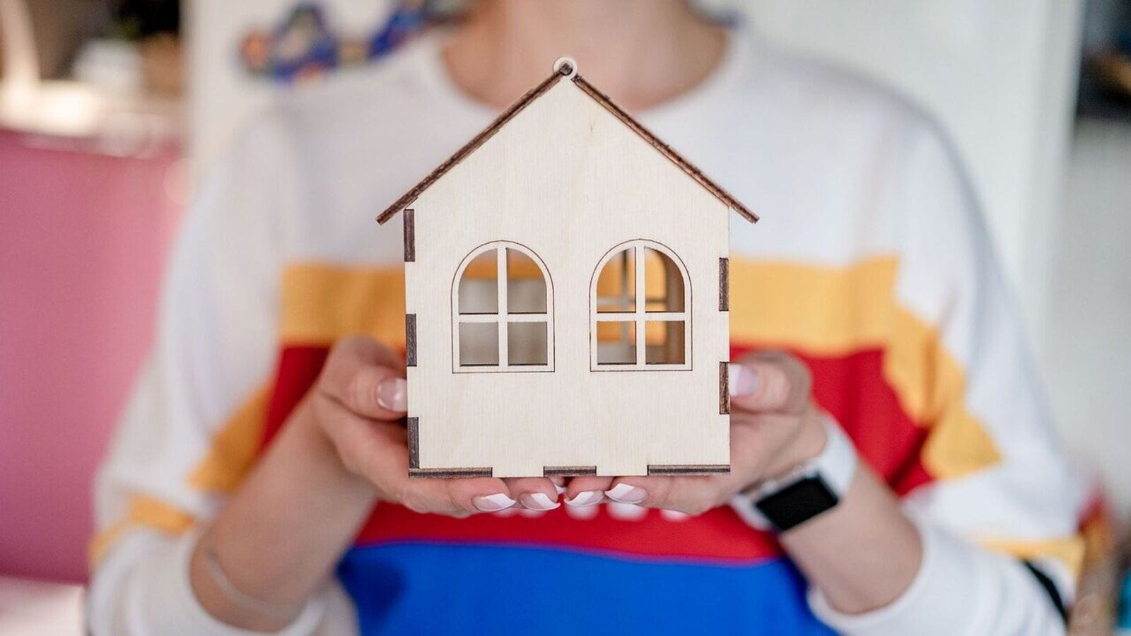 Puis-je ajouter le coût de l’ameublement de la maison à son coût d’acquisition au moment de la vente ?