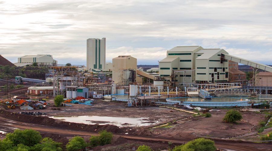 Botswana, De Beers sign overdue diamond deal