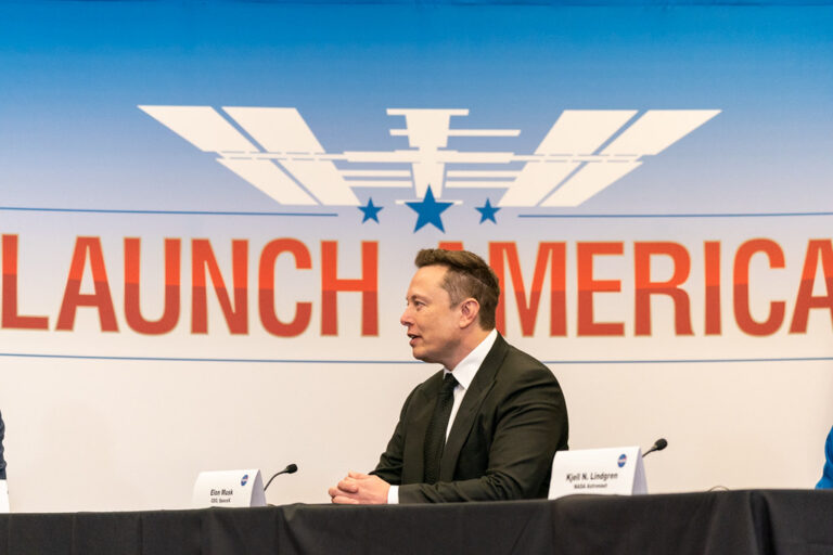 Brawl sur des tarifs sur EV Graphite testera le balancement de Musk avec Trump