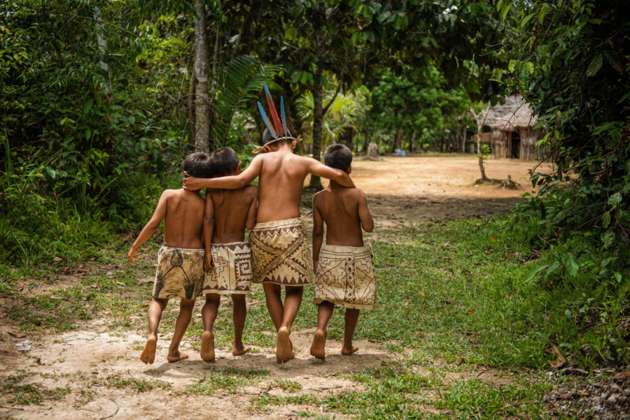 Le leader autochtone au Pérou dit que les mineurs illégaux utilisent des enfants comme «boucliers humains» en Amazonie
