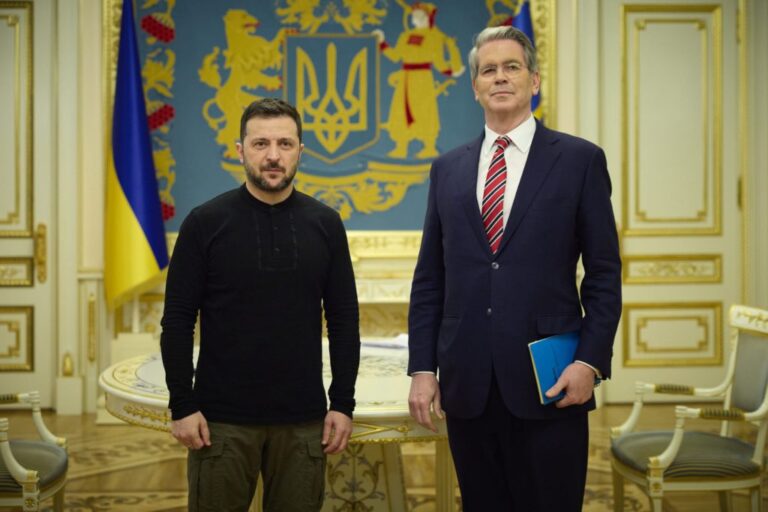 Le responsable de Trump a déclaré que l'accord sur les minéraux donnera à Kiev `` bouclier de sécurité '' de Kiev