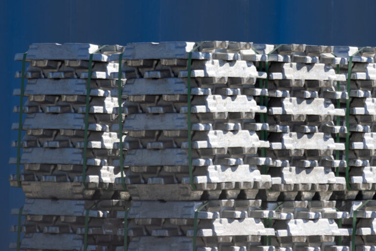 Trump établit 25% de tarifs sur l'acier, l'aluminium à mesure que la guerre commerciale s'élargit
