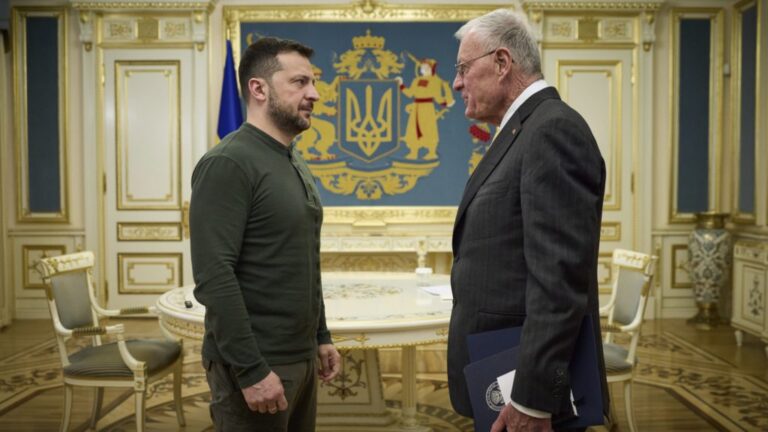 Ukraine, les États-Unis en train de reprendre des parties de minéraux Pacte