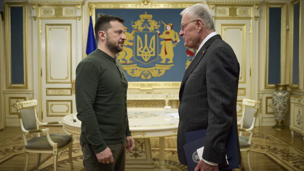 Ukraine, les États-Unis en train de reprendre des parties de minéraux Pacte